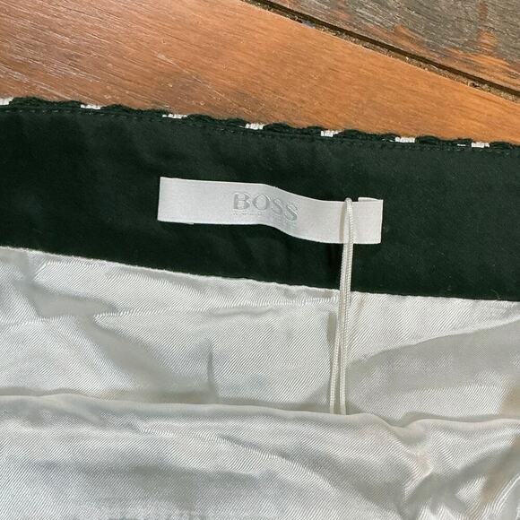 Hugo Boss Vulnona Houndstooth Skirt with Belt NWT Size 12 Black/White/Red - Picture 2 of 9